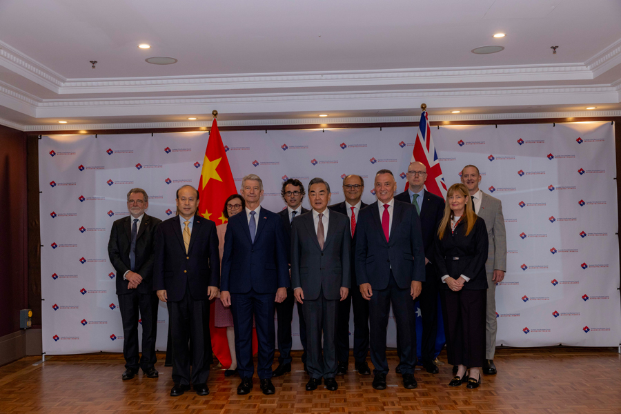 Australian Prime Minister Albanese Meets with Wang Yi, Wang Yi Holds Discussions with Australian Industry, Commerce, Strategy and Other Professionals